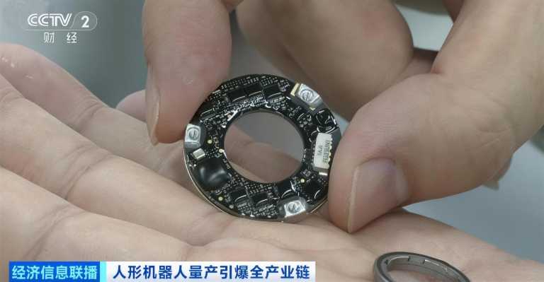 昨晚CCTV-2播出的3分钟里，藏着我们让人形机器人“走稳跑快”的硬核密码